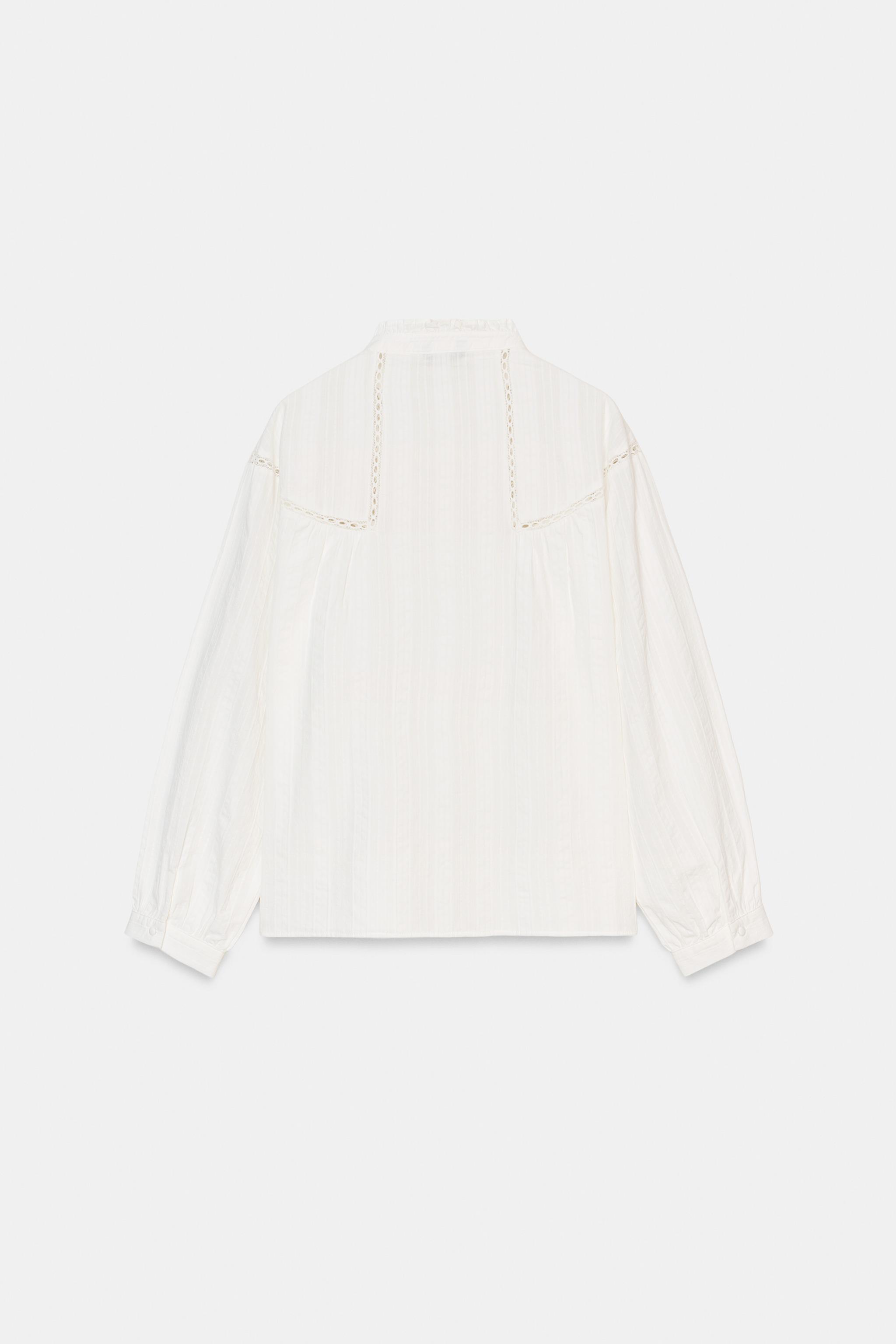 CHEMISE DENTELLE ET PLIS NERVURÉS